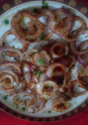 प्याजी लच्छा सलाद (pyaz lachha salad recipe in Hindi) रेसिपी मुख्य फोटो