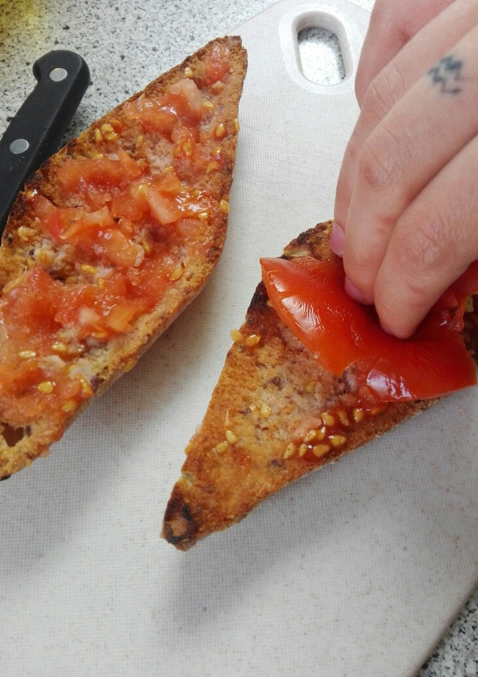 Una foto de Pan tumaca (pa amb tomàquet)