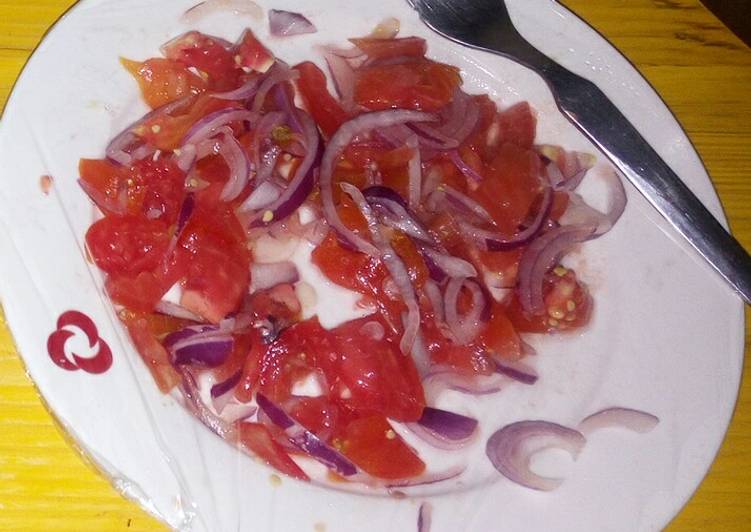 Simple Way to Prepare Quick Onions and tomato salad