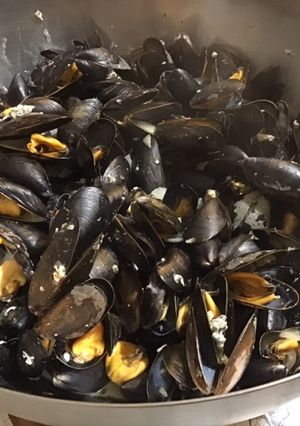 Une photo de Moules de bouchot au gorgonzola et vin blanc