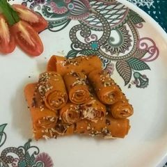A picture of Cheese tomato khandvi.