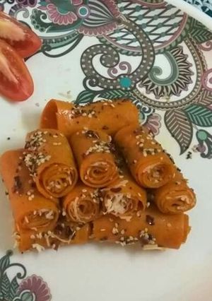 A picture of Cheese tomato khandvi.