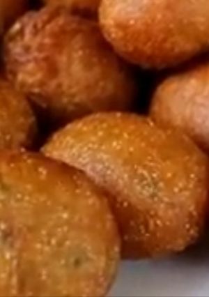 ગુલગુલાં (Gulgula Recipe in Gujarati) રેસીપી મુખ્ય ફોટો