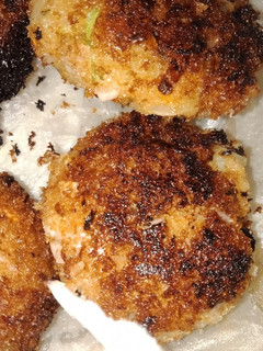 பிரேட் உருளைக்கிழங்கு கட்லெட் (Bread urulaikilanku cutlet recipe in tamil) செய்முறை முக்கிய புகைப்படம்