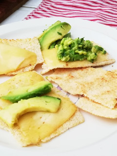 Una foto de Crujientes de Casabe y Queso