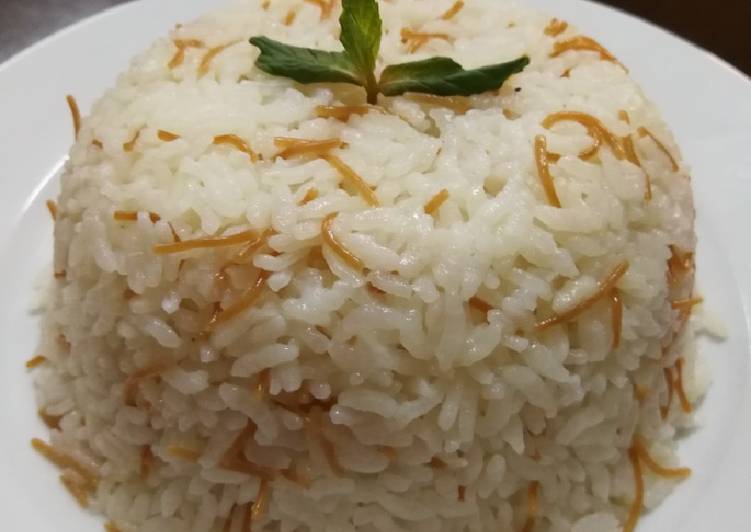 أرز أبيض بالشعيرية