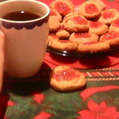 A picture of Oat meal cookies with honey and mermelade.