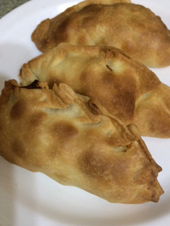 Una foto de Empanadas de pollo y queso