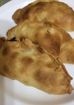 Una foto de Empanadas de pollo y queso