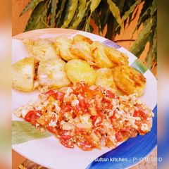 A picture of Fried sweet potatoes and tomatoes sauce.