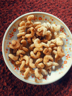 A picture of Macroni pop corn.