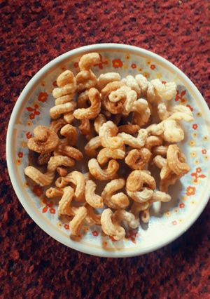 A picture of Macroni pop corn.