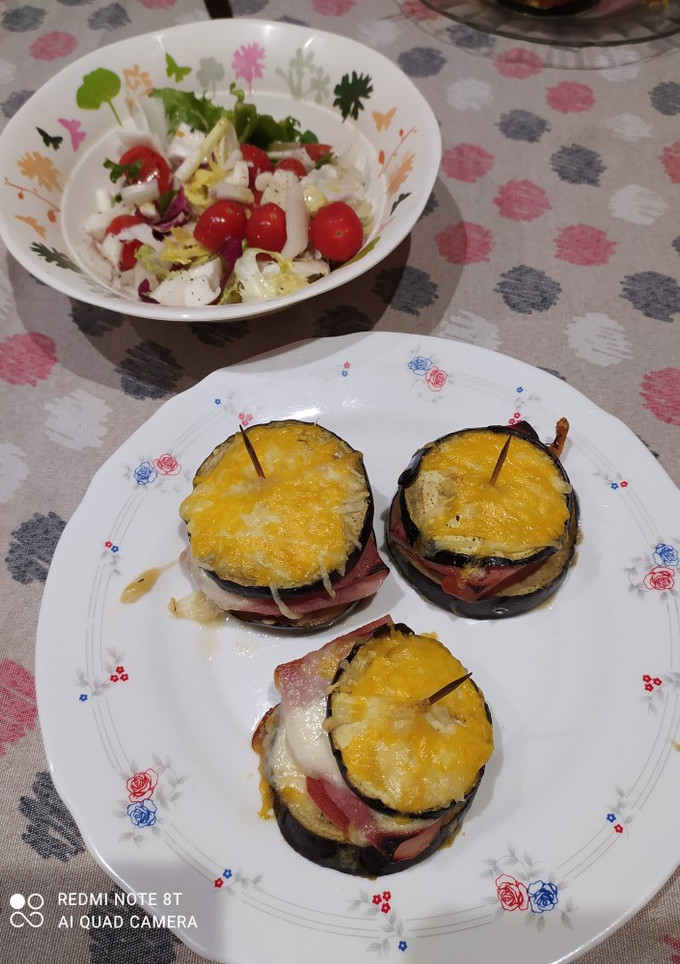 Una foto de Mini pizzas de berenjena