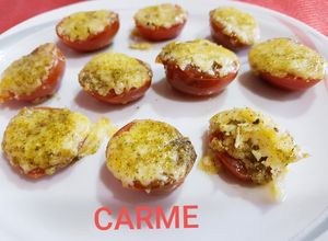 Una foto de Tomatitos kumato con queso gratinado