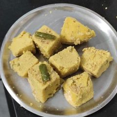A picture of Khaman dhokla.