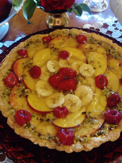 Foto di Crostata con la crema pasticcera e frutta fresca