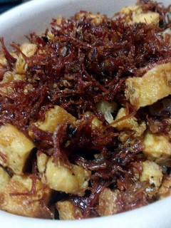A picture of Crispy Delimondo Canned Corned Beef con Tofu - delata Corned Beef at Tokwa.