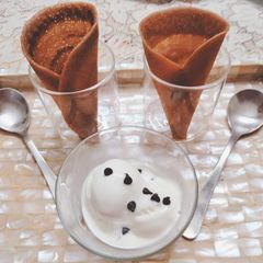 A picture of Homemade chocolate flavour Ice cream cone.