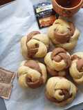 Roselline intrecciate di brioche bicolor