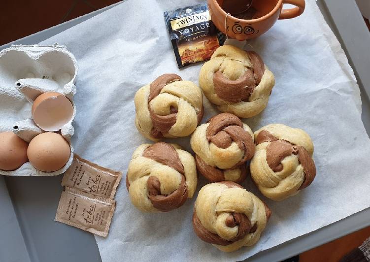 Roselline intrecciate di brioche bicolor