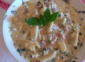 Foto de Macarrão penne com frango na panela pressão