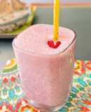 Smoothie φράουλας-μπανάνα με γάλα αμυγδάλου