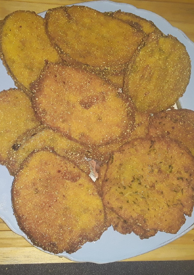 Una foto de Milanesas de 🍆Rebozadas con Pan rallado y Polenta,🌽