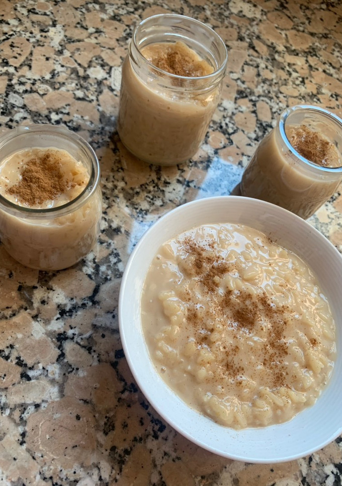 Una foto de Arroz con leche vegano🍚