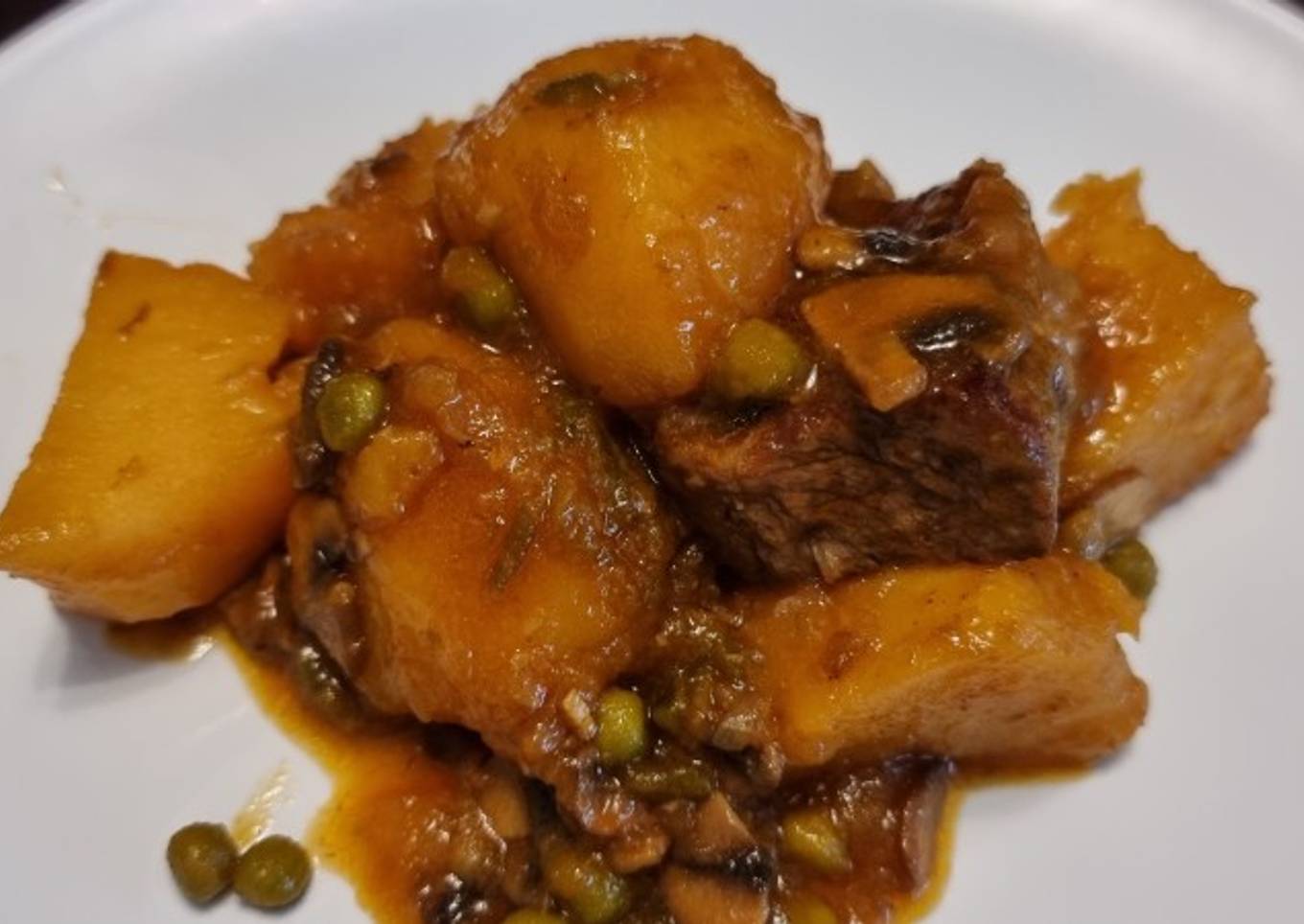 Estofado de costilla de ternera con champiñones