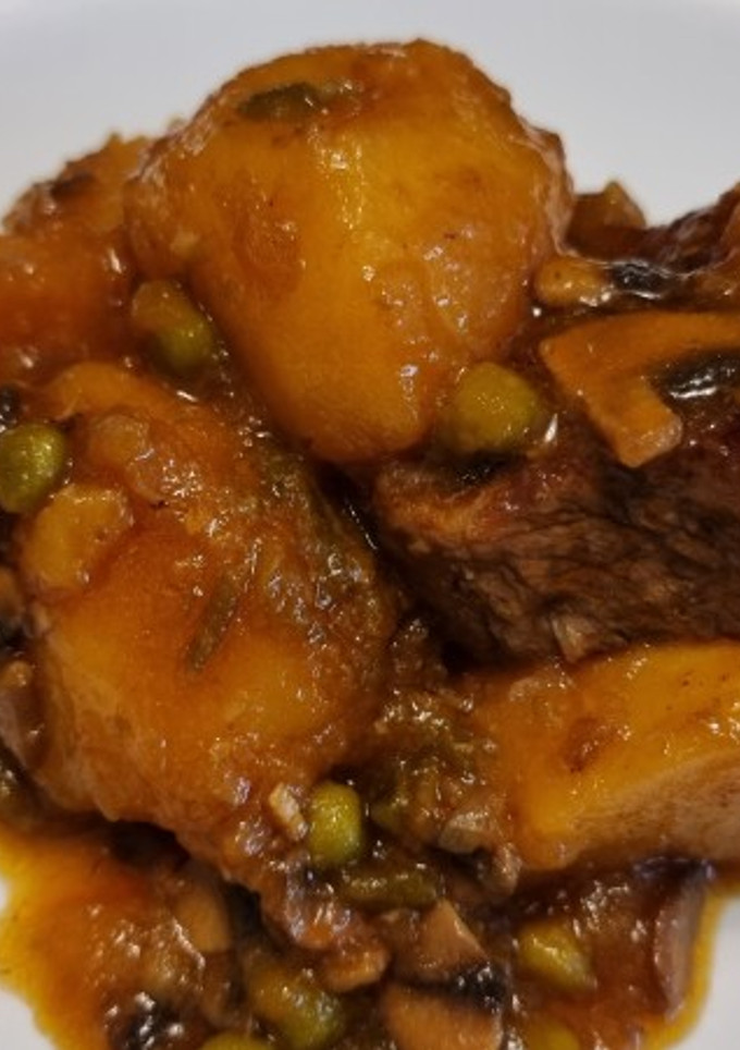 Una foto de Estofado de costilla de ternera con champiñones