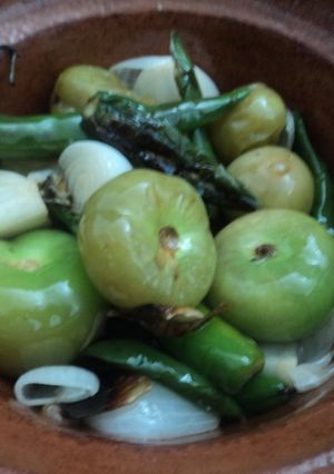Una foto de Salsa verde de chiles dorados Mamá Guera al estilo ranchero