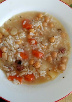 Una foto de Cocido con Conejo Garbanzos y Arroz
