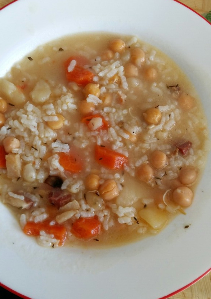 Una foto de Cocido con Conejo Garbanzos y Arroz