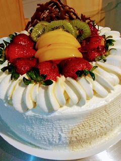 Una foto de Torta fría con relleno de durazno