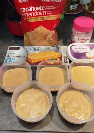 Una foto de Helados individuales de queso de untar y Turrón Crema de almendra con proteína