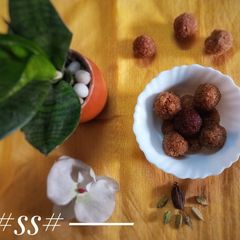 A picture of Coconut Nadu (Ladoo).