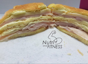 Una foto de Sándwich de jamón y queso #keto