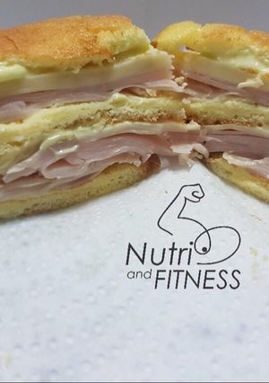 Una foto de Sándwich de jamón y queso #keto