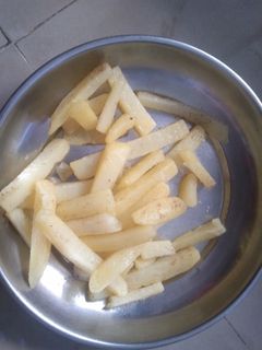 फ्रेंच फ्राईज (french fries recipe in marathi) रेसिपी चे मुख्य फोटो 
