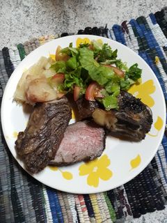 Una foto de Asado de cola cuadril y falda parrillera