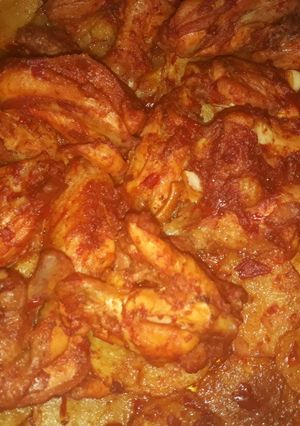 صورة لوصفة بطاطا وجنحان بالفرن 😋