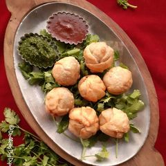 A picture of Lilva kachori.