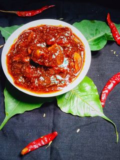 आम का खट्टा मीठा अचार (aam ka khatta mitha achar recipe in hindi) रेसिपी मुख्य फोटो