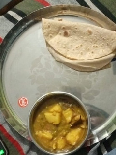 आलू मटर की सब्जी (aloo matar ki sabzi recipe in Hindi) रेसिपी मुख्य फोटो