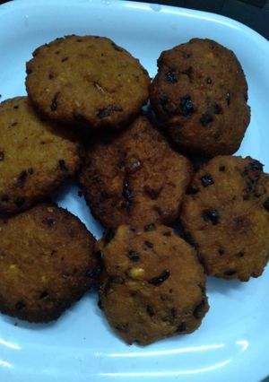 A picture of Ragi dal vada.