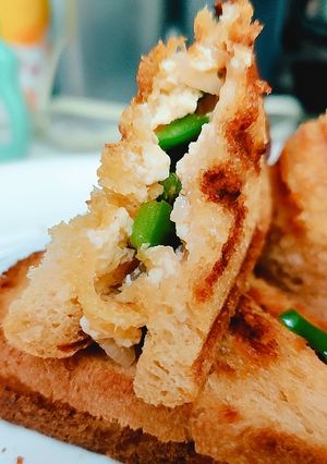 A picture of Cottage cheese sandwich.