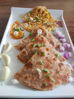 ગાર્લિક ઓનિયન મેયોનીઝ રોટી (Garlic Onion Mayonnaise Roti Recipe In Gujarati) રેસીપી મુખ્ય ફોટો