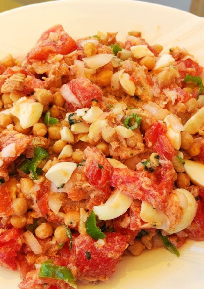 Una foto de Ensalada de garbanzos con vinagreta