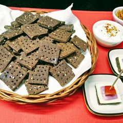 A picture of Baked Ragi Crackers.
