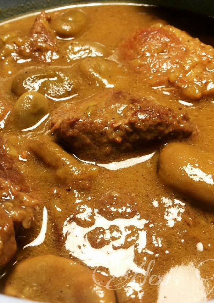 Una foto de Cordero confitado en salsa de especieas exóticas y habas